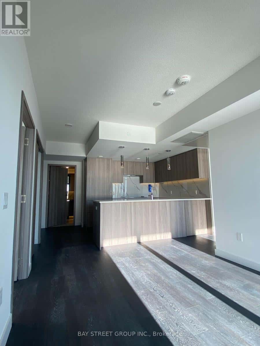 Toronto (Waterfront Communities) — Toronto (Waterfront Communities) - Photo 4 of 19