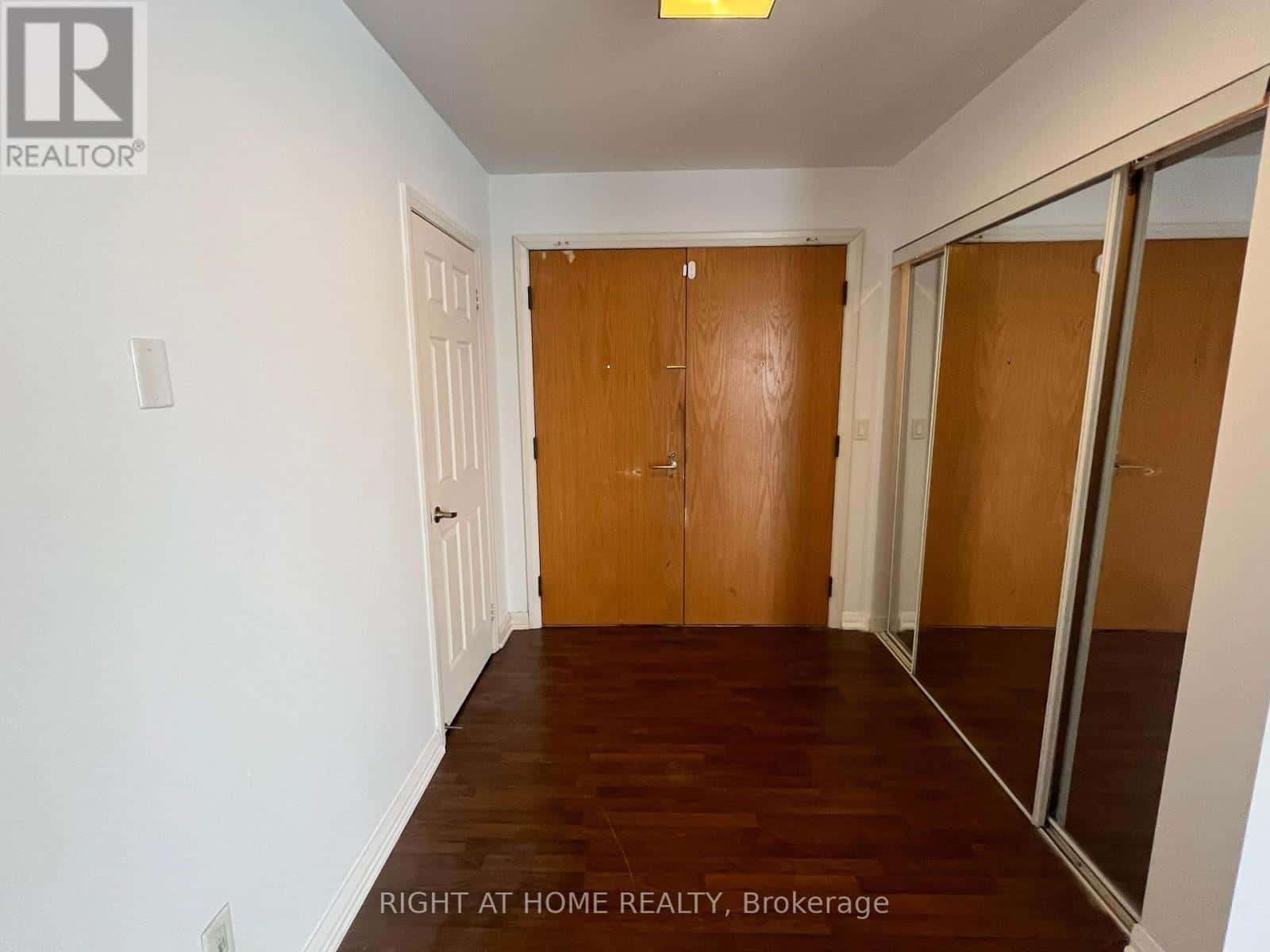 1904 - 220 FORUM DRIVE — Mississauga (Hurontario) - Photo 3 of 32