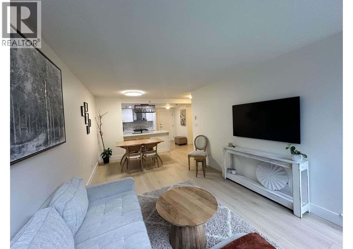 202 1033 MARINASIDE CRESCENT — Vancouver - Photo 4 of 14