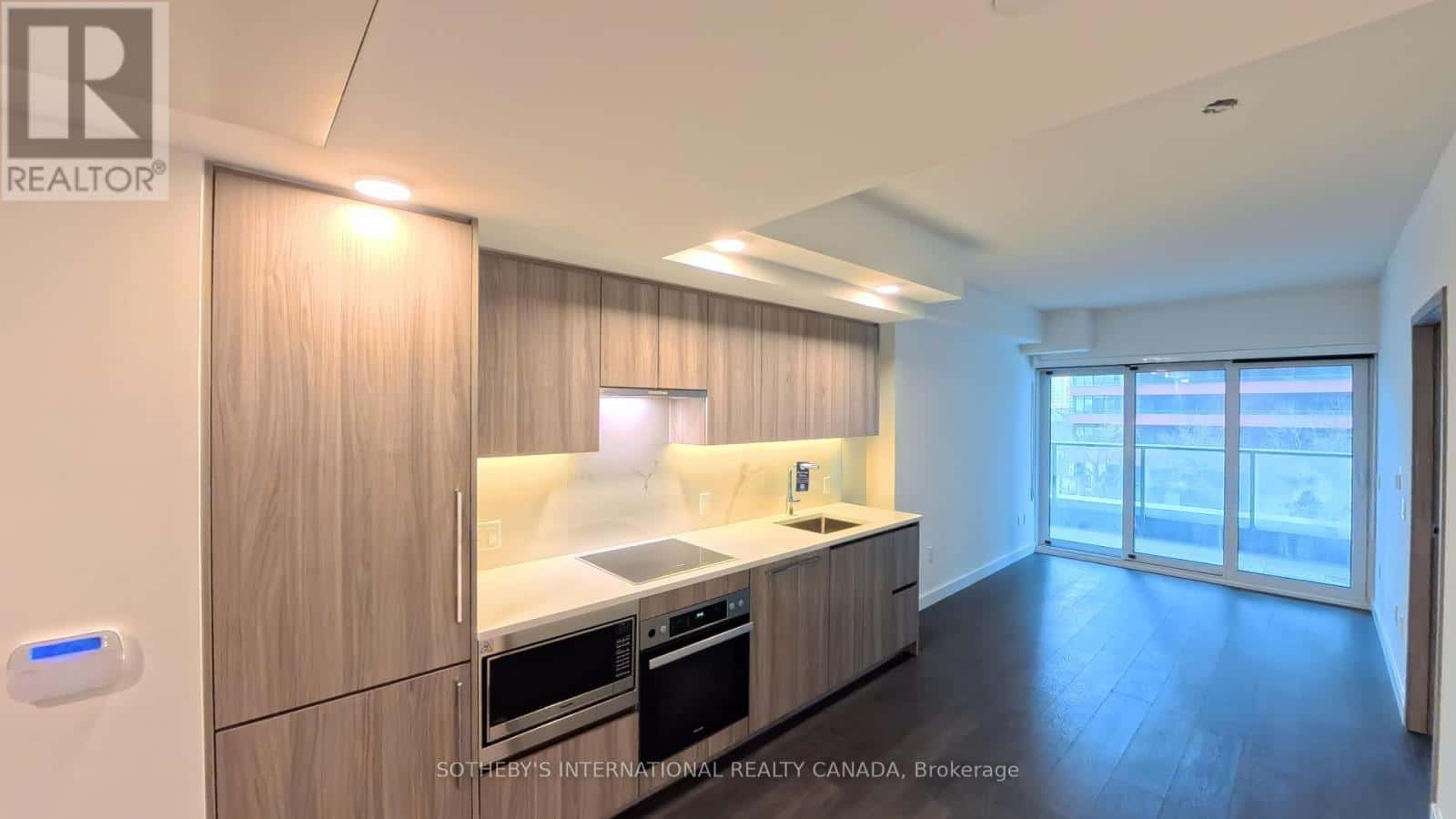 Toronto (Waterfront Communities) — Toronto (Waterfront Communities) - Photo 2 of 15