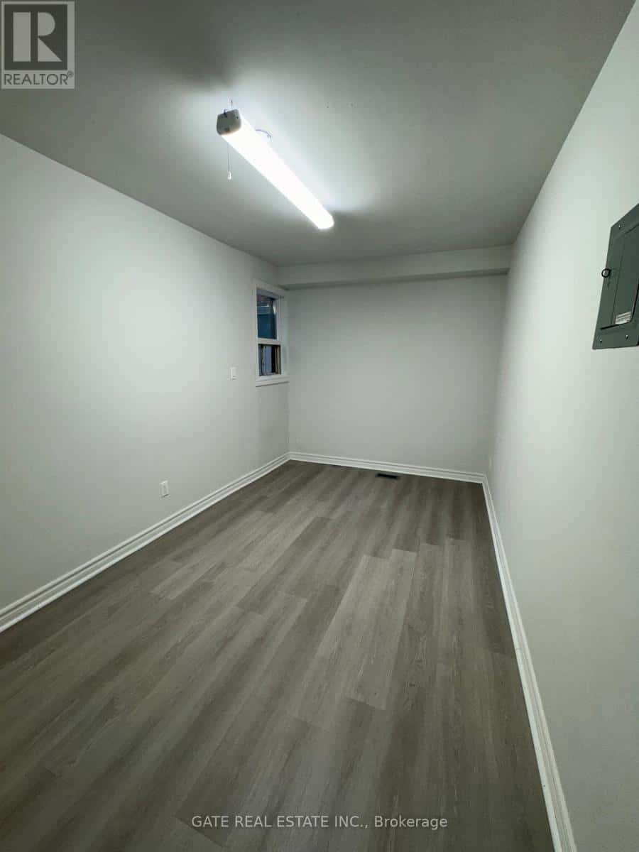 Toronto (Mount Dennis) — Toronto (Mount Dennis) - Photo 5 of 10