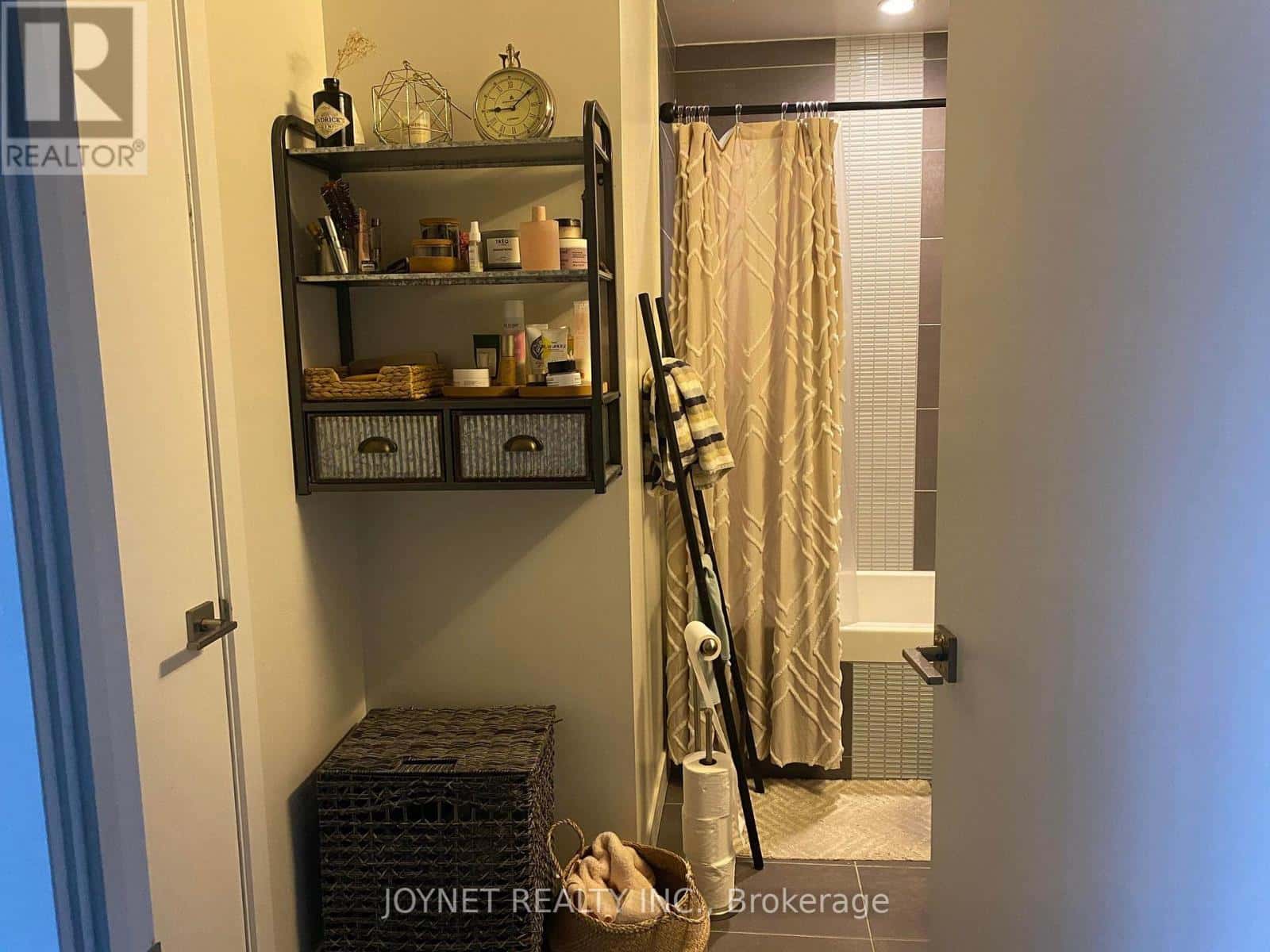 Toronto (Willowdale East) — Toronto (Willowdale East) - Photo 4 of 23