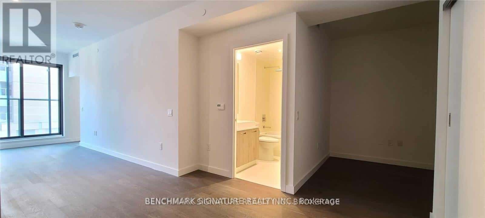 Toronto (Waterfront Communities) — Toronto (Waterfront Communities) - Photo 3 of 28