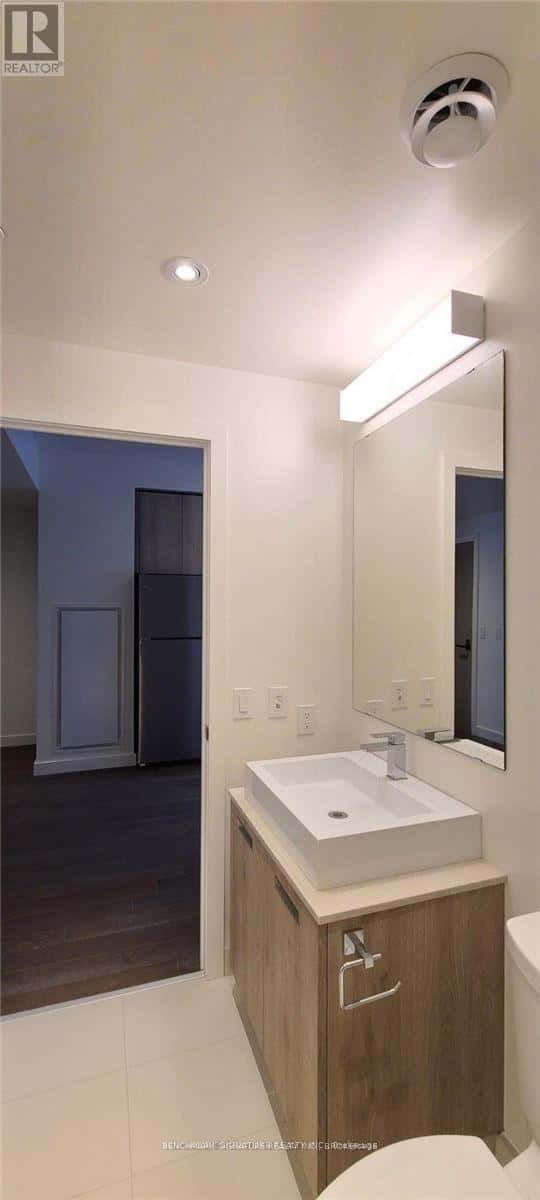 Toronto (Waterfront Communities) — Toronto (Waterfront Communities) - Photo 4 of 28