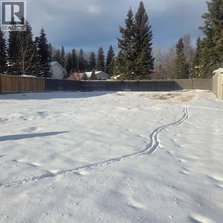 6118 11 Avenue — Edson, Alberta - Photo 4 of 5