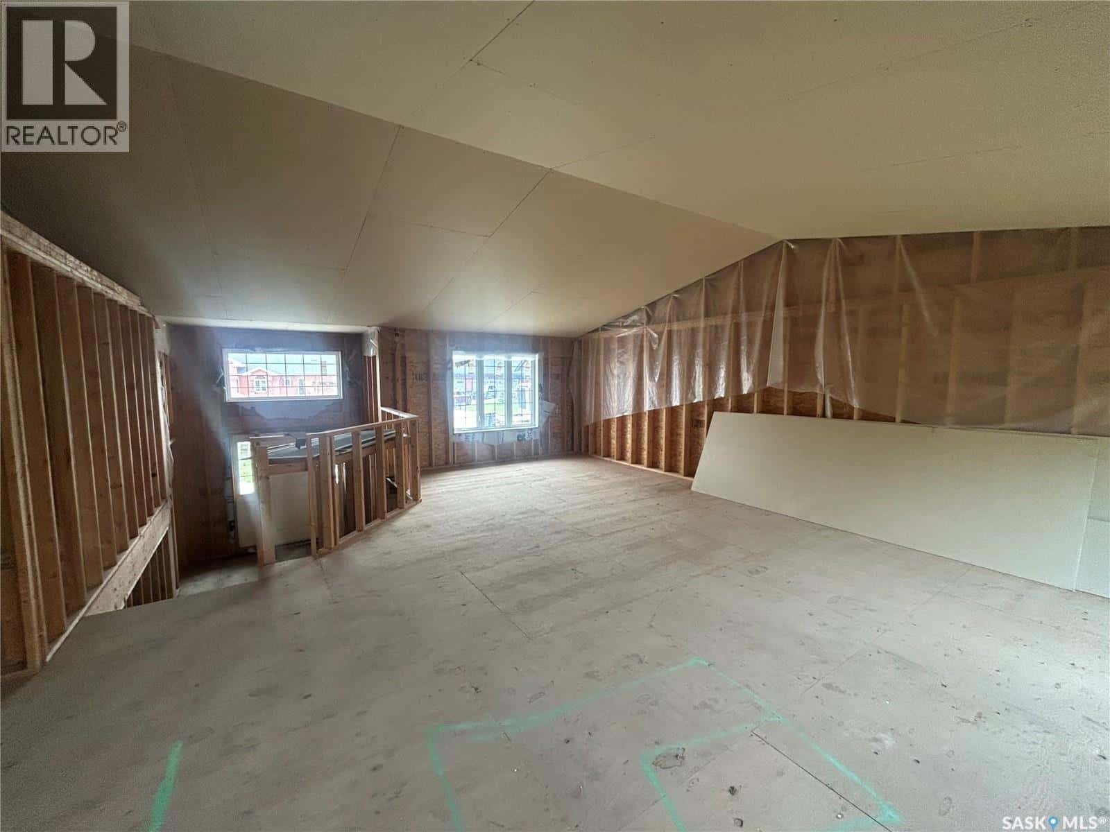 117 Carson BAY — Lampman - Photo 2 of 27