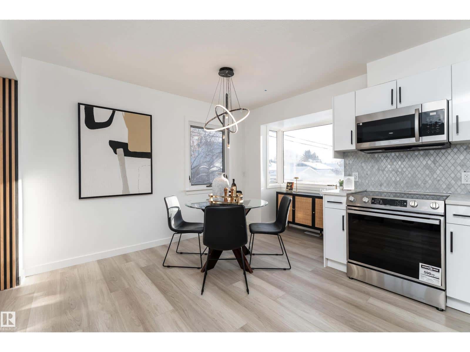 13307 116 AV NW — Edmonton, Alberta - Photo 4 of 41