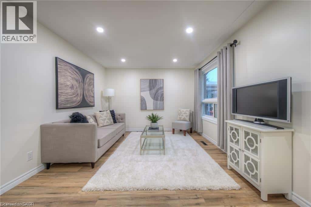 Cambridge — Cambridge - Photo 5 of 19