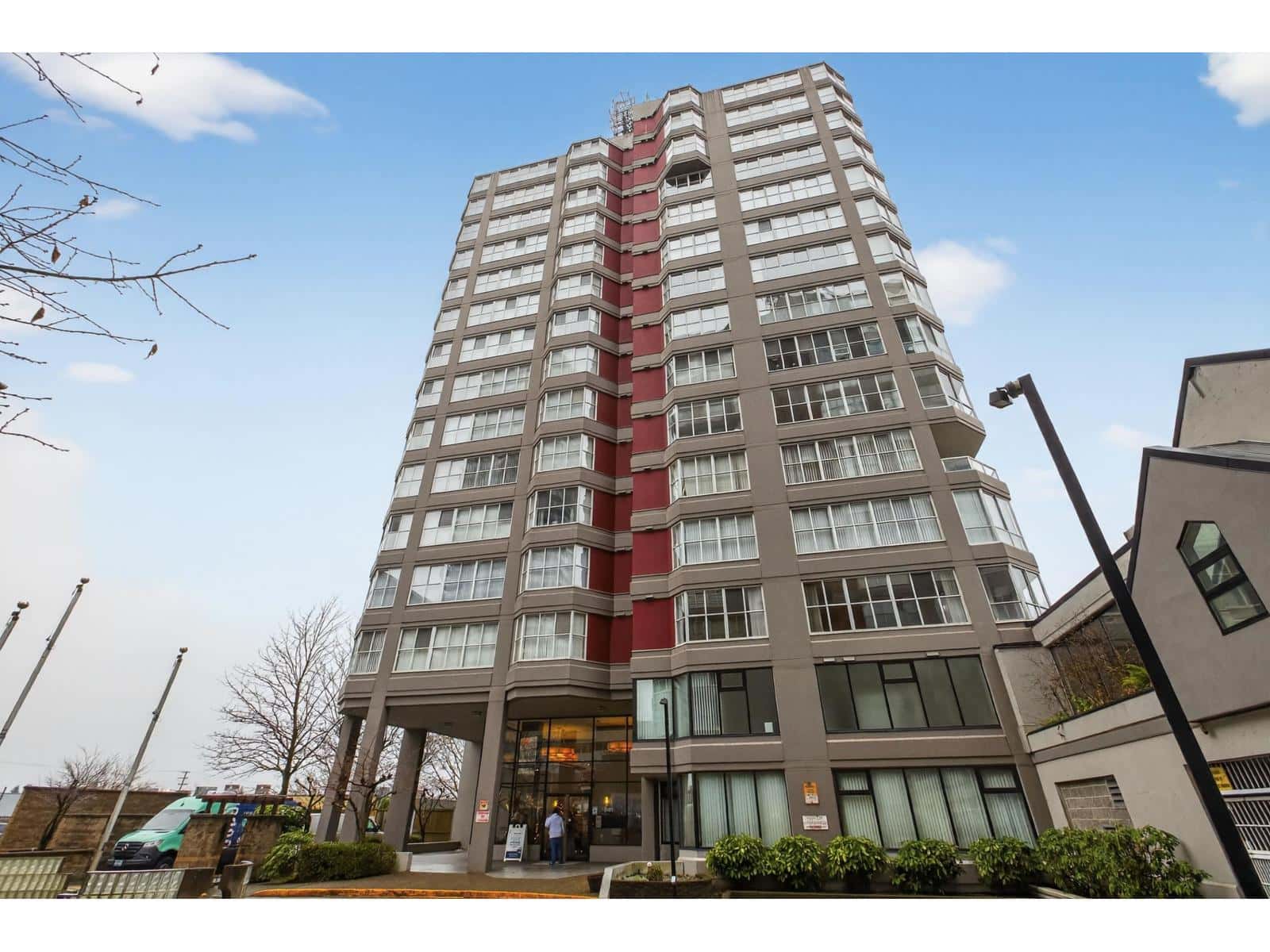 Delta — Delta - Photo 2 of 31