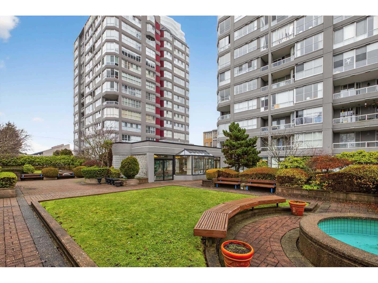 Delta — Delta - Photo 5 of 31