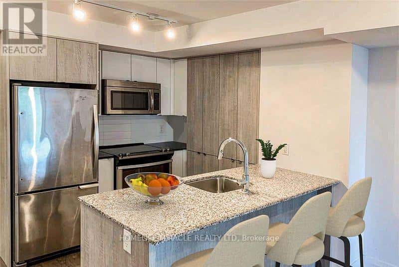 Toronto (Islington-City Centre West) — Toronto (Islington-City Centre West) - Photo 4 of 21