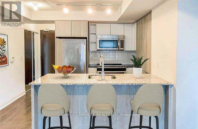 Toronto (Islington-City Centre West) — Toronto (Islington-City Centre West) - Photo 5 of 21