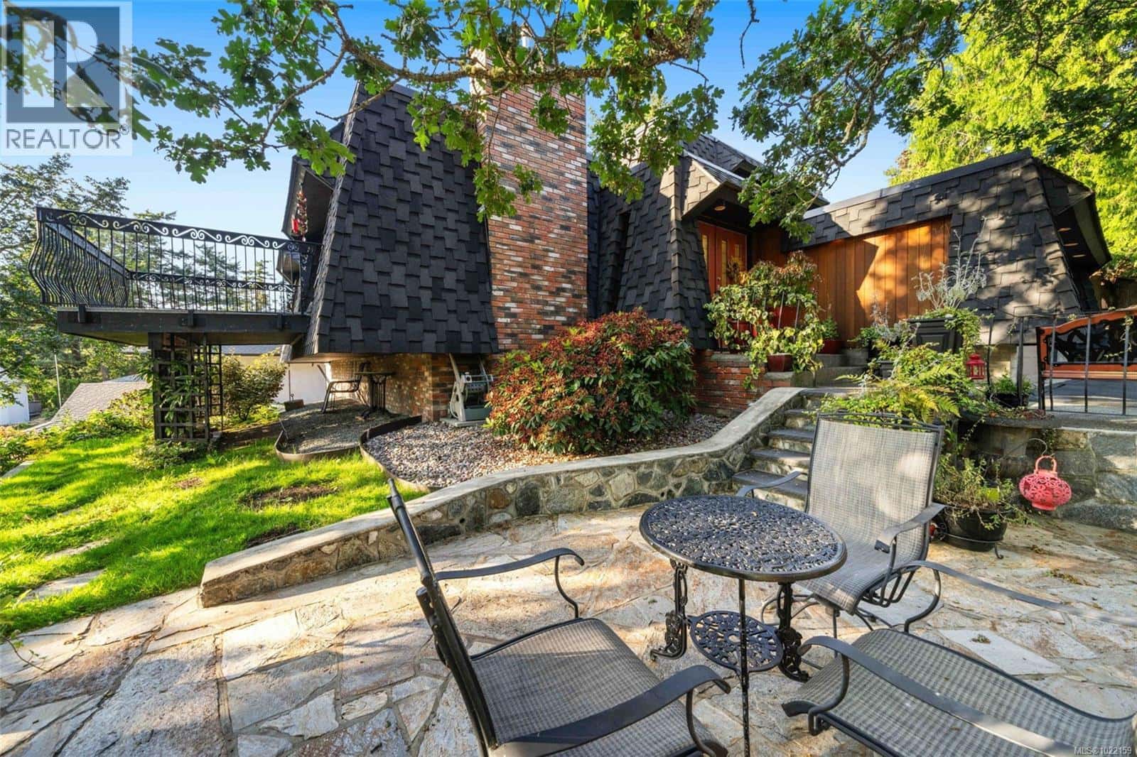 Saanich — Saanich - Photo 5 of 41