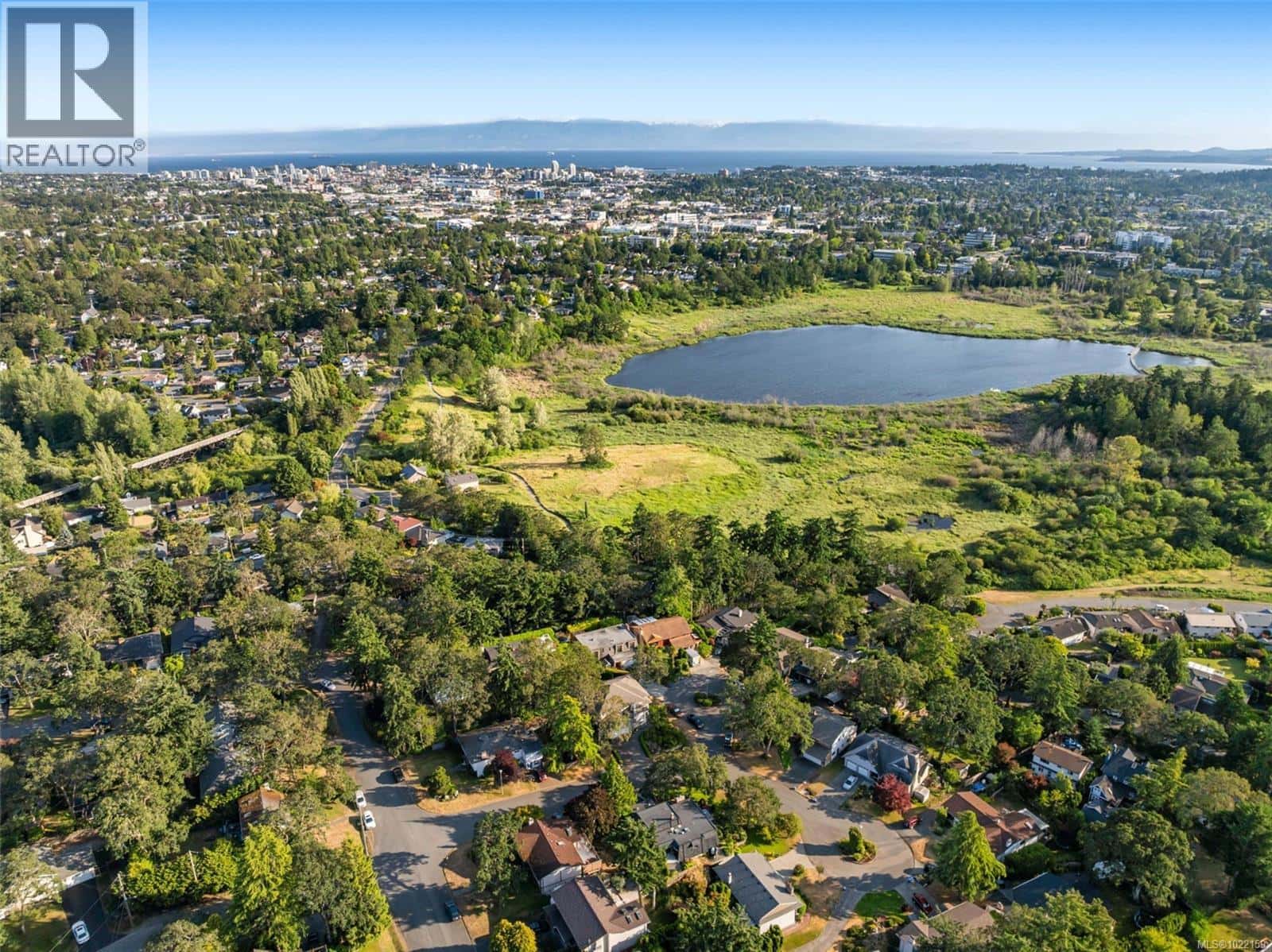 Saanich — Saanich - Photo 2 of 41