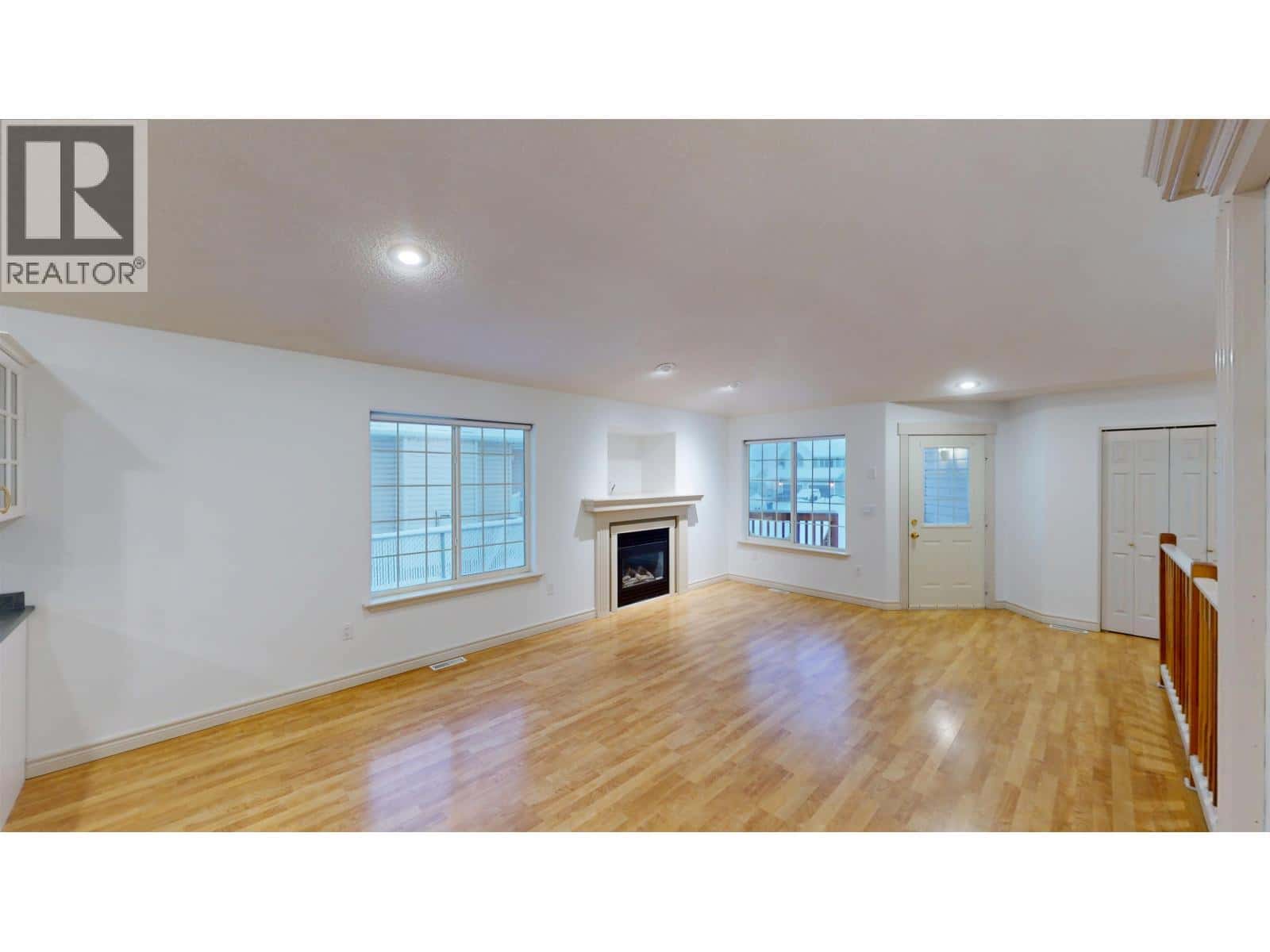 A 10007 111 AVENUE — Fort St. John, British Columbia - Photo 4 of 35