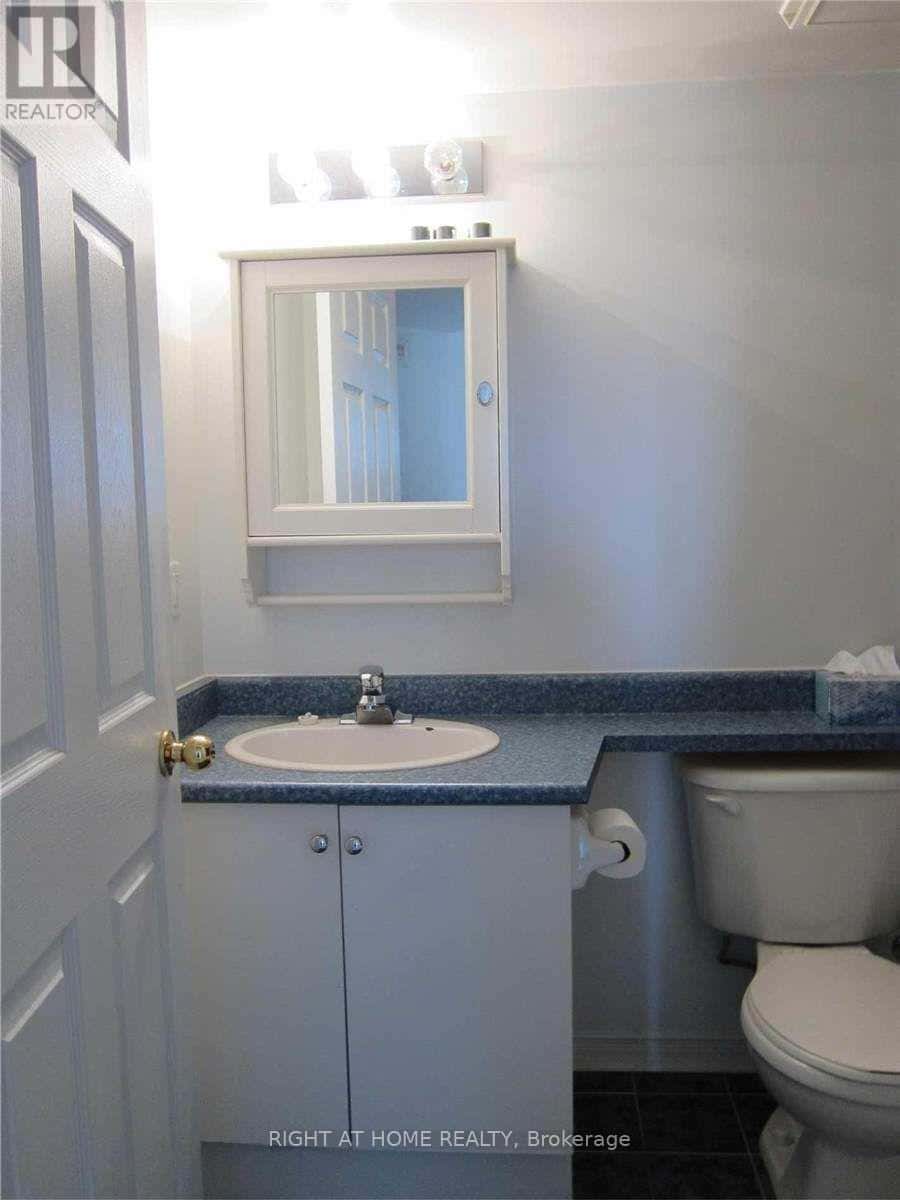 208 - 32 TANNERY STREET — Mississauga (Streetsville), Ontario - Photo 3 of 4