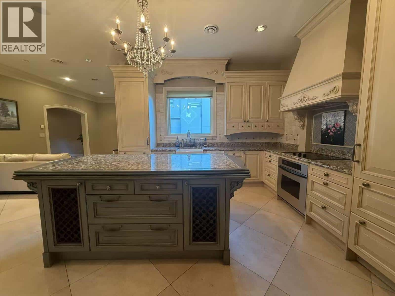 West Vancouver — West Vancouver - Photo 4 of 30