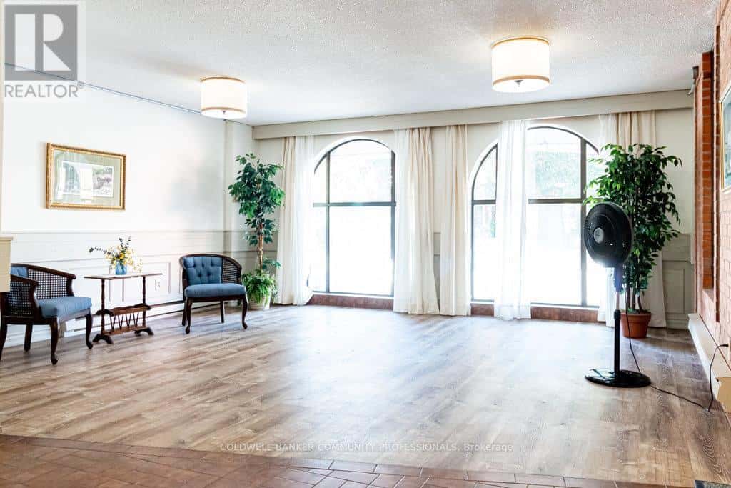 205 - 23 MAIN STREET — Hamilton (Dundas), Ontario - Photo 3 of 46