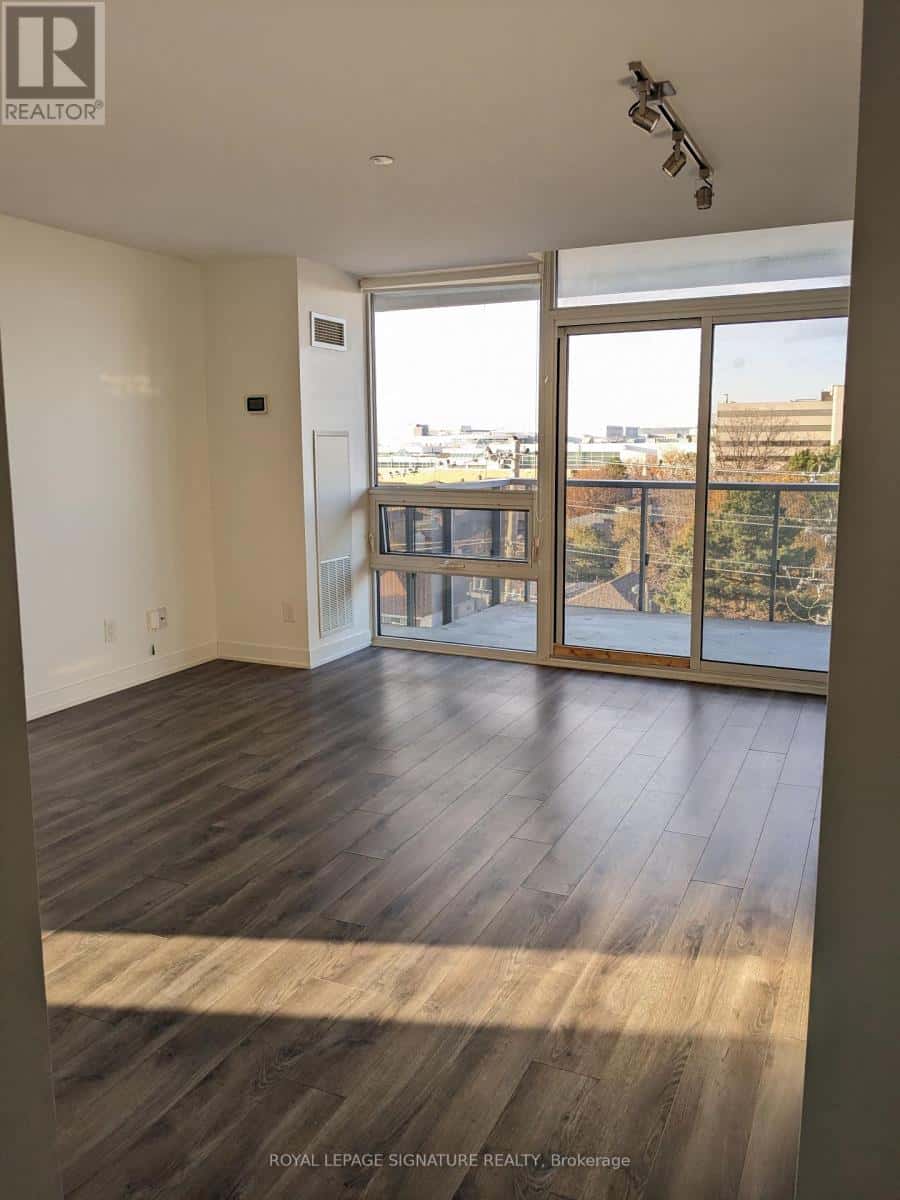 Toronto (Yorkdale-Glen Park) — Toronto (Yorkdale-Glen Park) - Photo 3 of 8