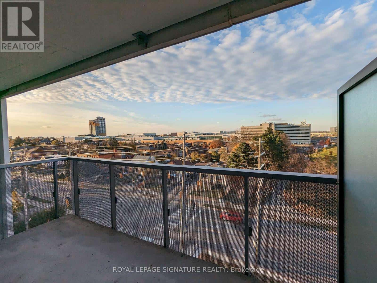 Toronto (Yorkdale-Glen Park) — Toronto (Yorkdale-Glen Park) - Photo 4 of 8