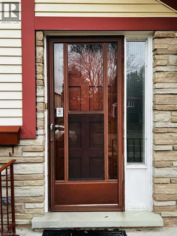 402 LAKEVIEW Drive — Waterloo - Photo 2 of 17