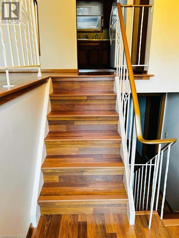 402 LAKEVIEW Drive — Waterloo - Photo 3 of 17