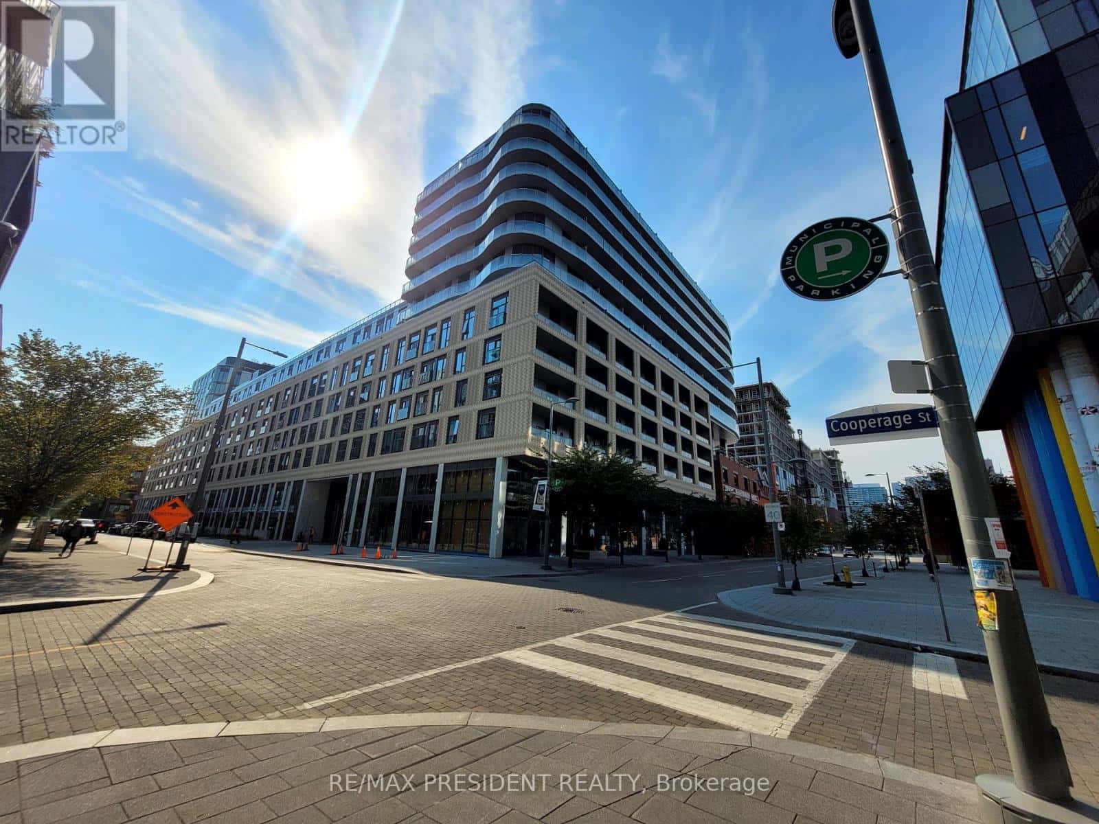 Toronto (Waterfront Communities) — Toronto (Waterfront Communities) - Photo 2 of 21