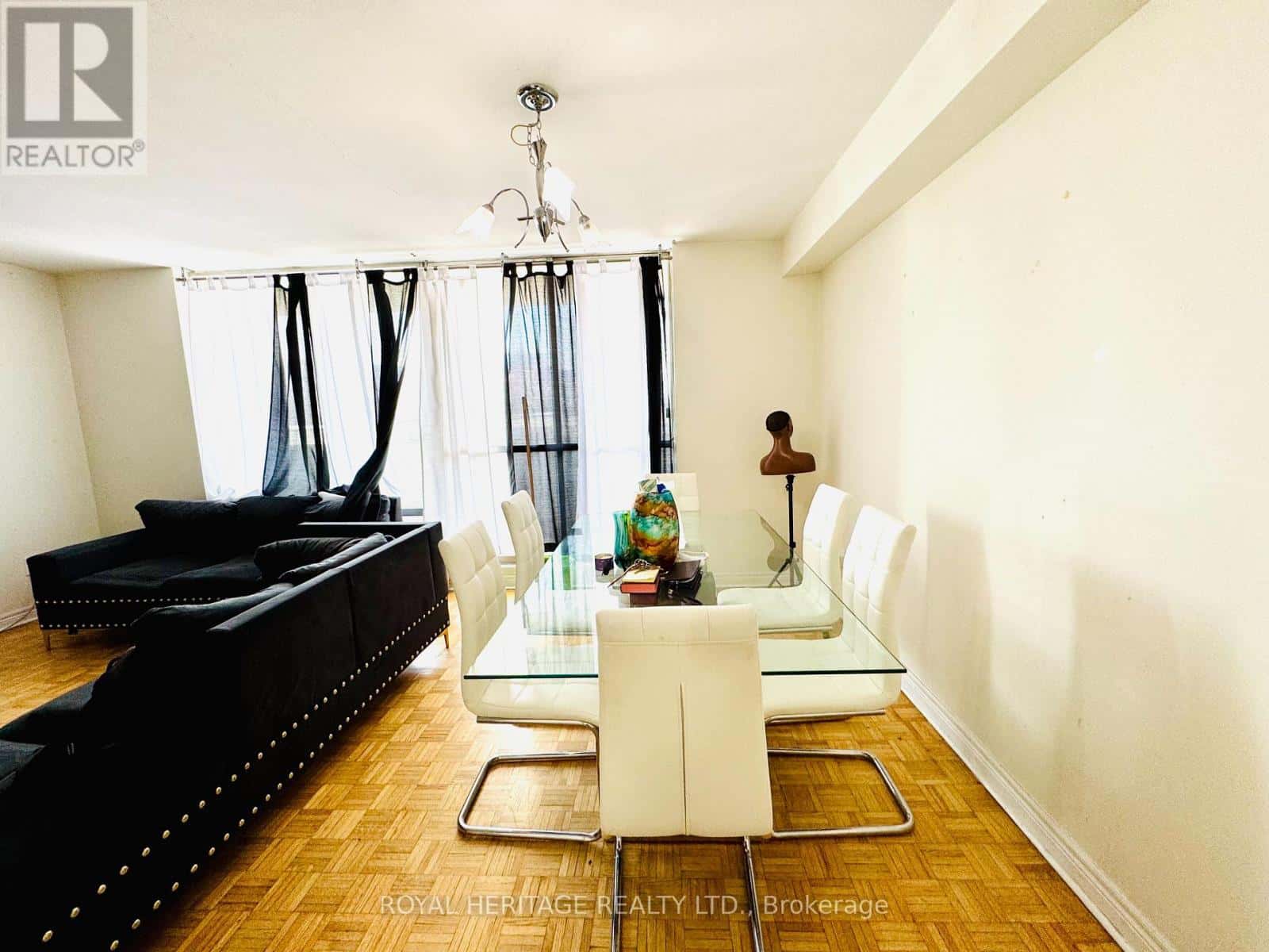 Toronto (Crescent Town) — Toronto (Crescent Town) - Photo 4 of 9