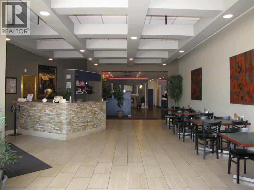 118, 4804 50 Street — Innisfail, Alberta - Photo 2 of 37