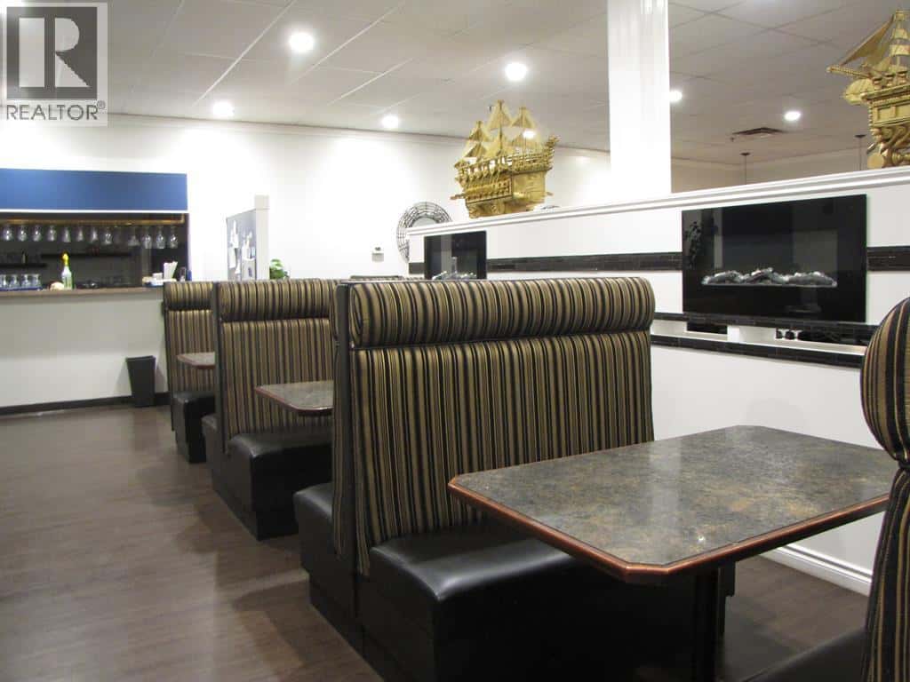 118, 4804 50 Street — Innisfail, Alberta - Photo 4 of 37