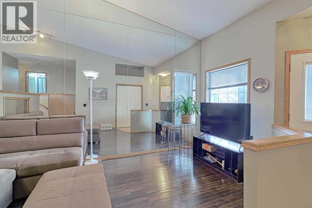 Calgary — Calgary - Photo 5 of 30