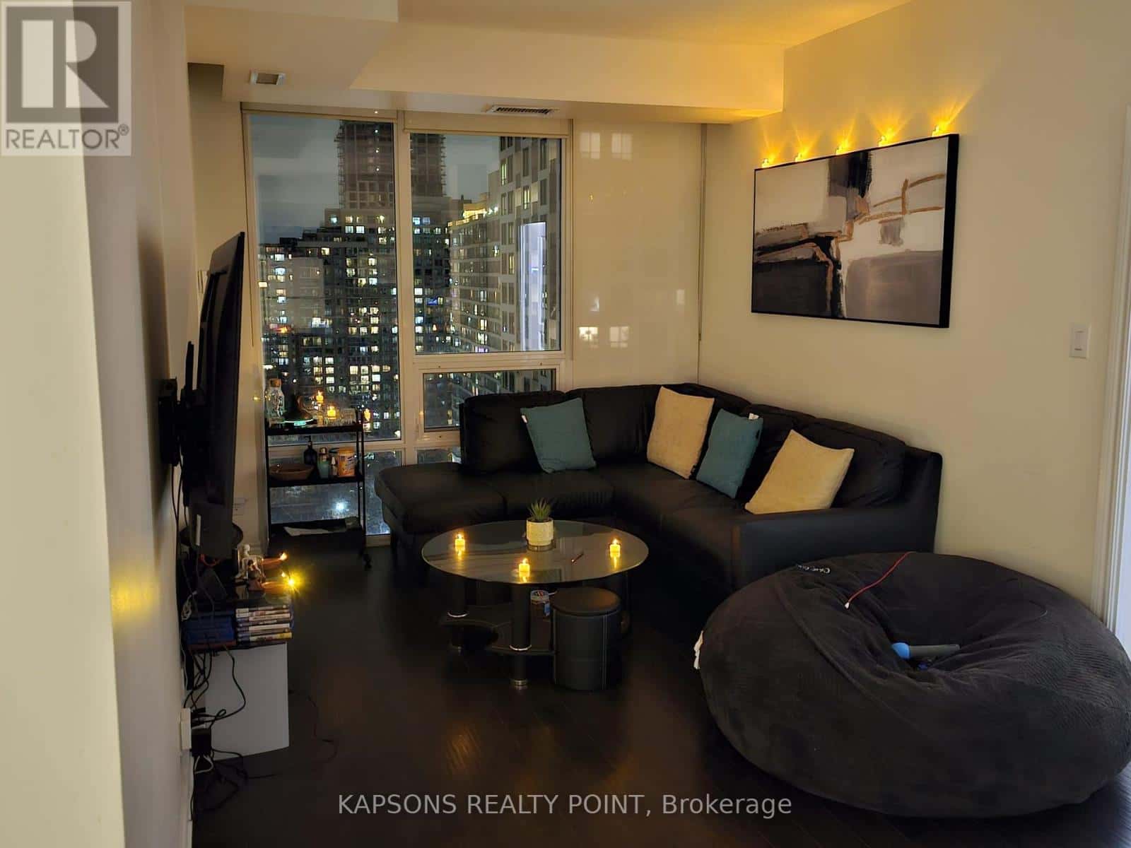 Mississauga (Fairview) — Mississauga (Fairview) - Photo 3 of 13