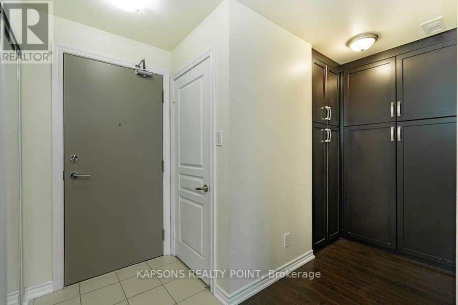 Mississauga (Fairview) — Mississauga (Fairview) - Photo 5 of 13