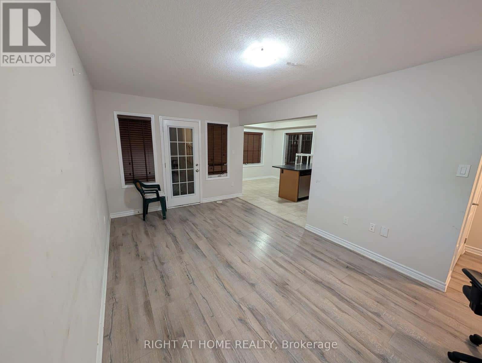 Kitchener — Kitchener - Photo 5 of 19