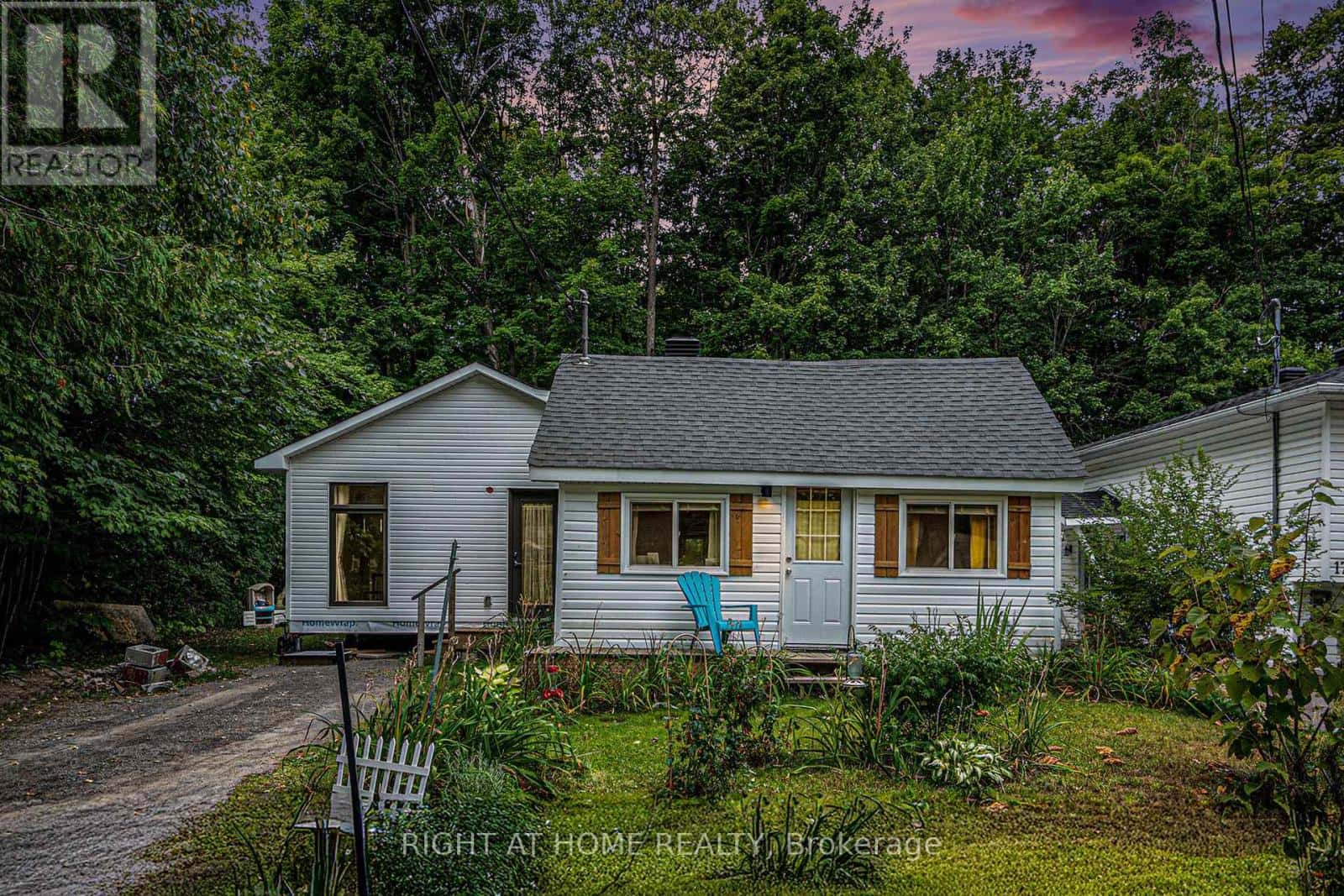 15 WILLIS JAMES LANE — McNab/Braeside, Ontario - Photo 3 of 22