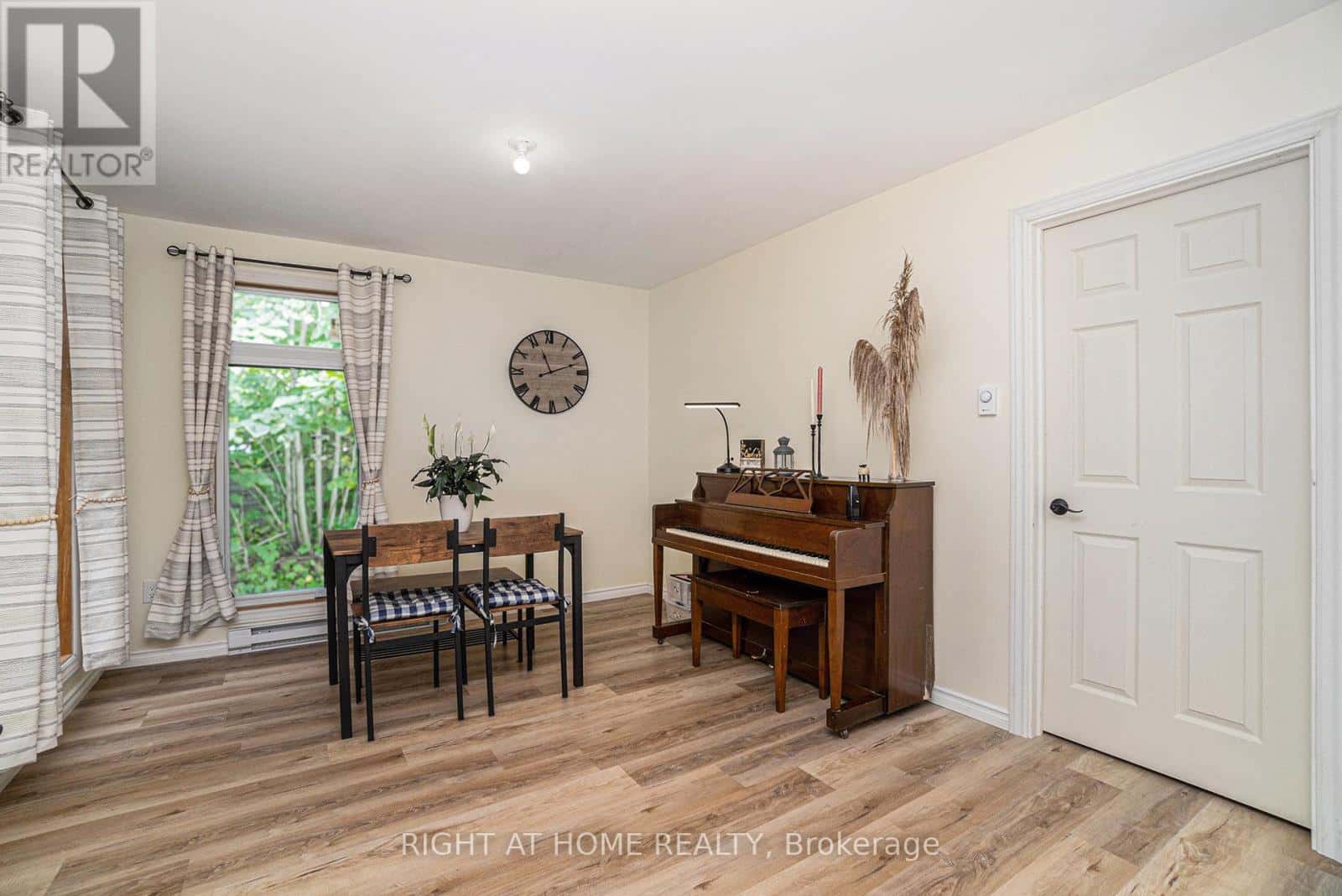 15 WILLIS JAMES LANE — McNab/Braeside, Ontario - Photo 5 of 22