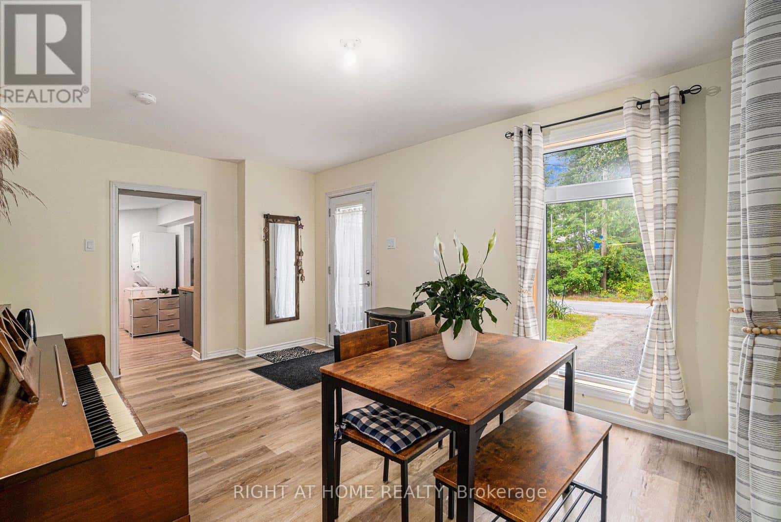 15 WILLIS JAMES LANE — McNab/Braeside, Ontario - Photo 4 of 22