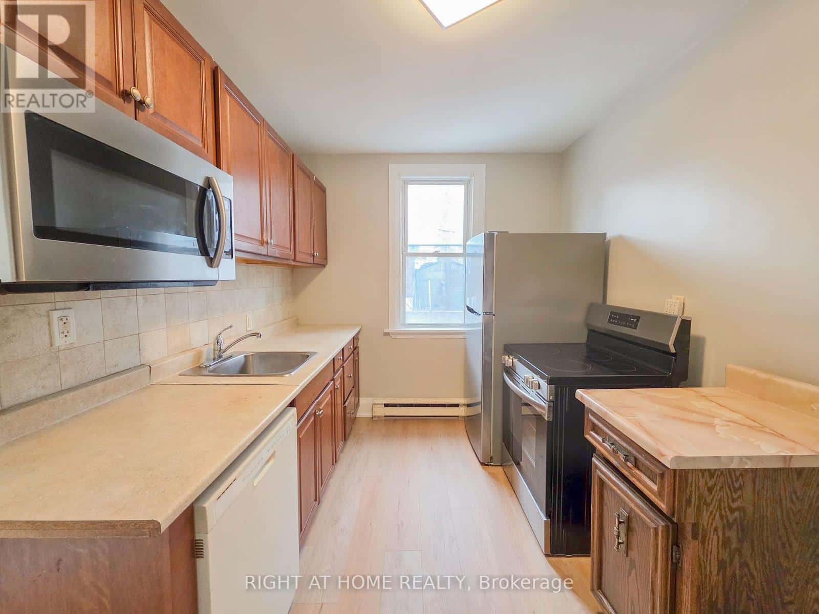 MAIN - 38 OLIVE AVENUE — Oshawa (Central) - Photo 2 of 21