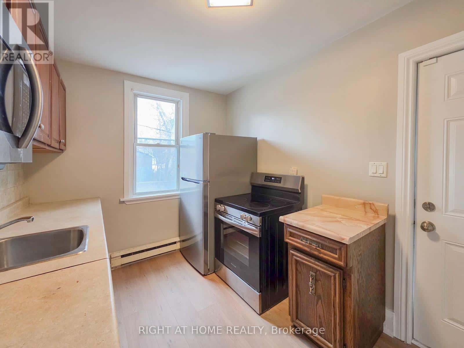 MAIN - 38 OLIVE AVENUE — Oshawa (Central) - Photo 4 of 21