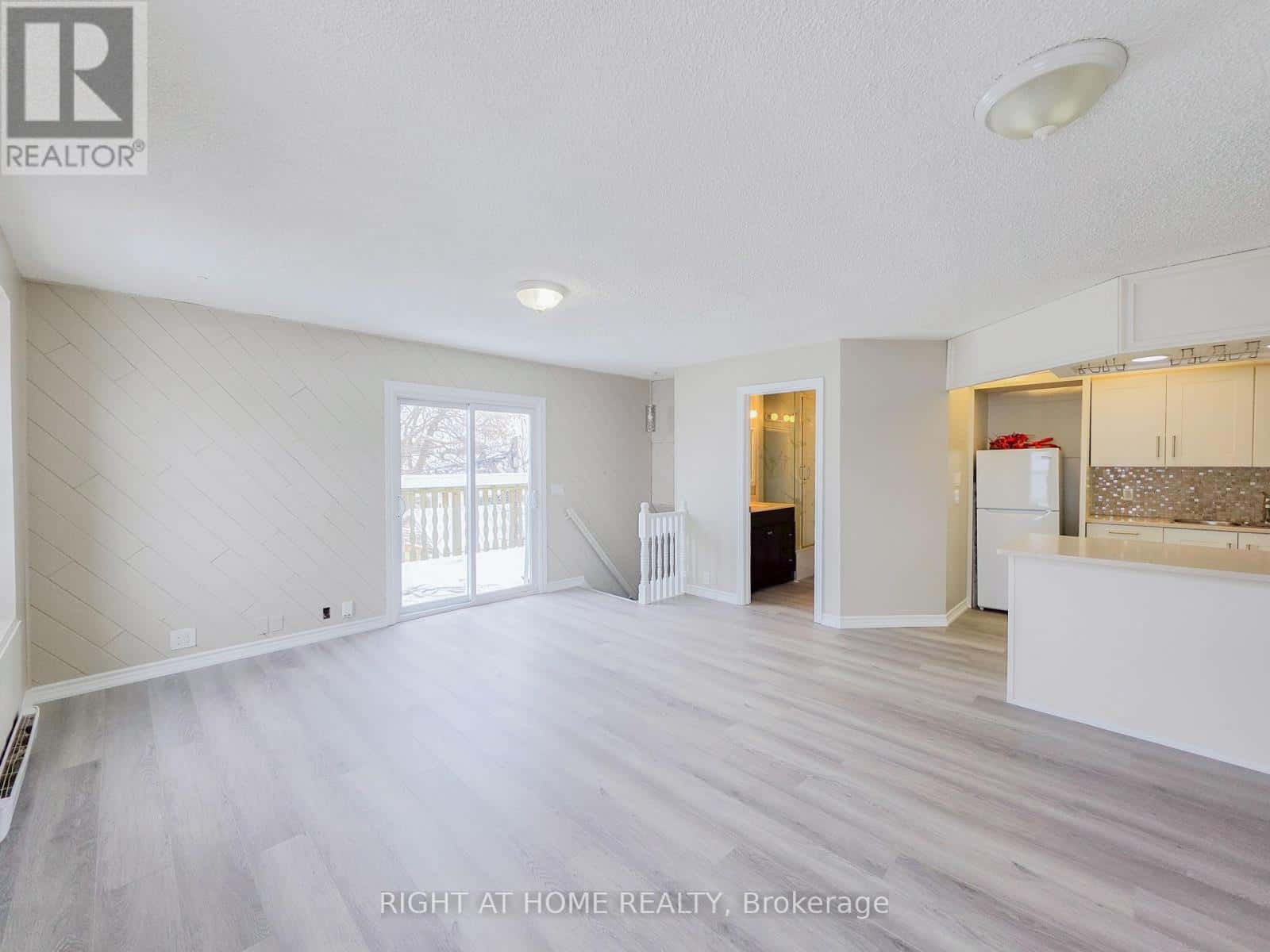 Oshawa (Central) — Oshawa (Central) - Photo 5 of 19