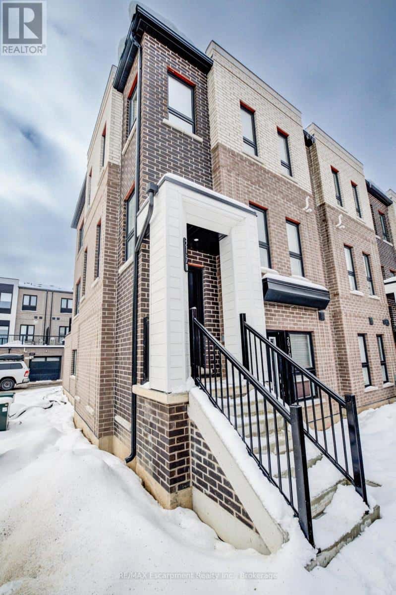 Hamilton (Waterdown) — Hamilton (Waterdown) - Photo 2 of 36