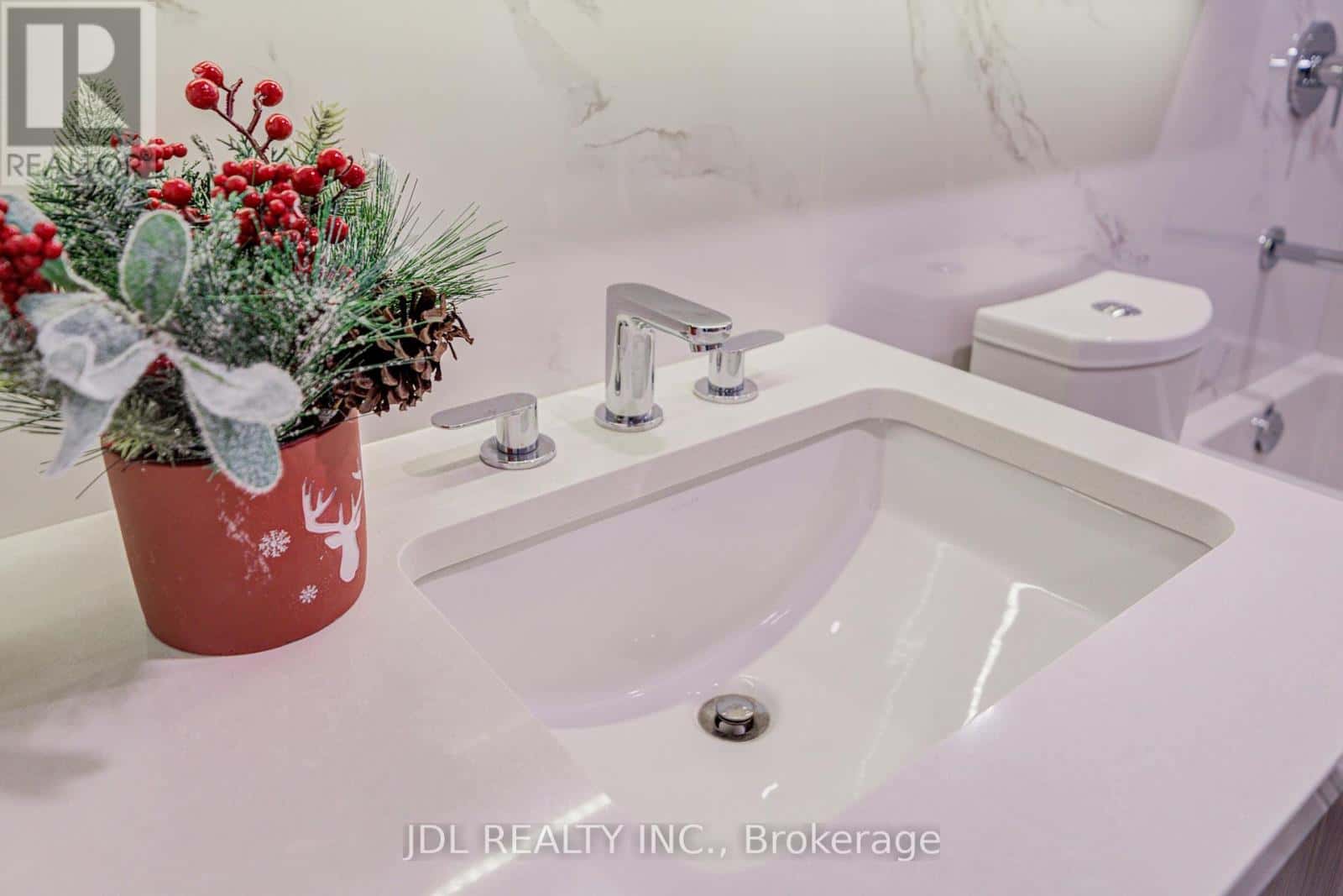 Toronto (Waterfront Communities) — Toronto (Waterfront Communities) - Photo 5 of 50