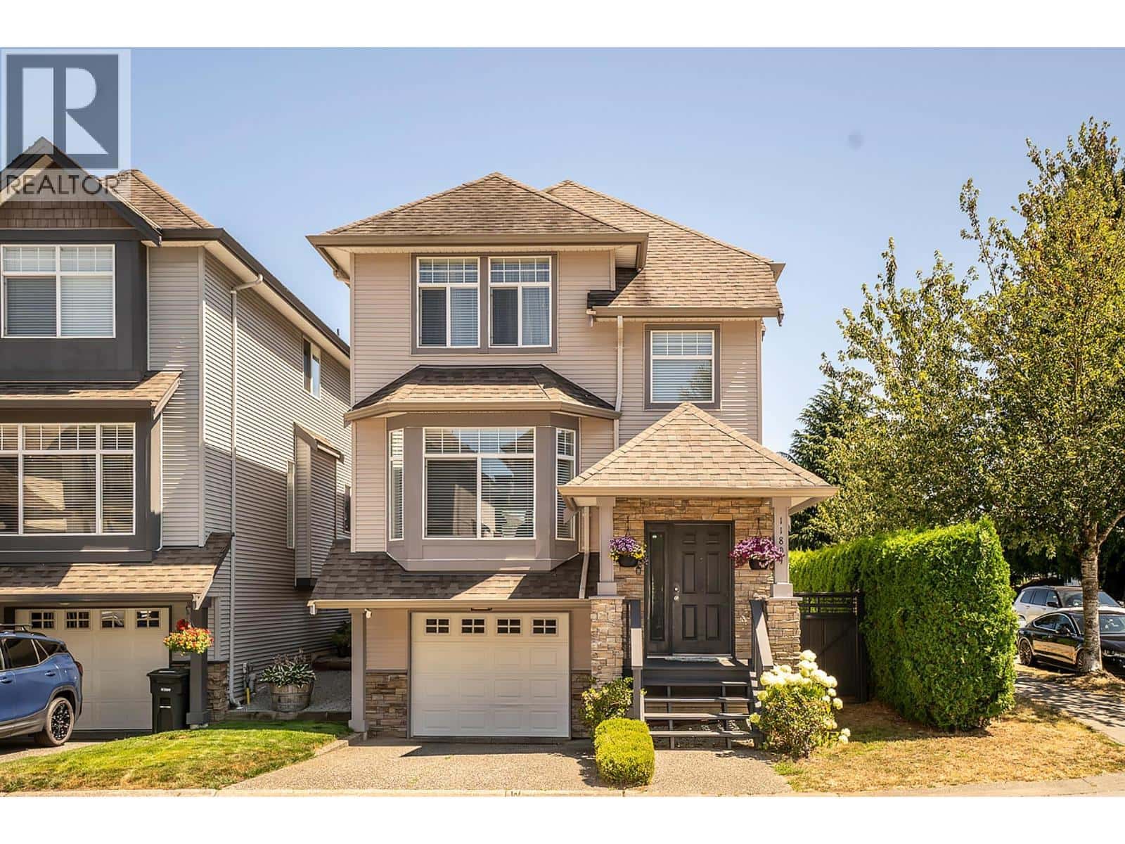 11804 191A STREET — Pitt Meadows, British Columbia - Photo 3 of 13