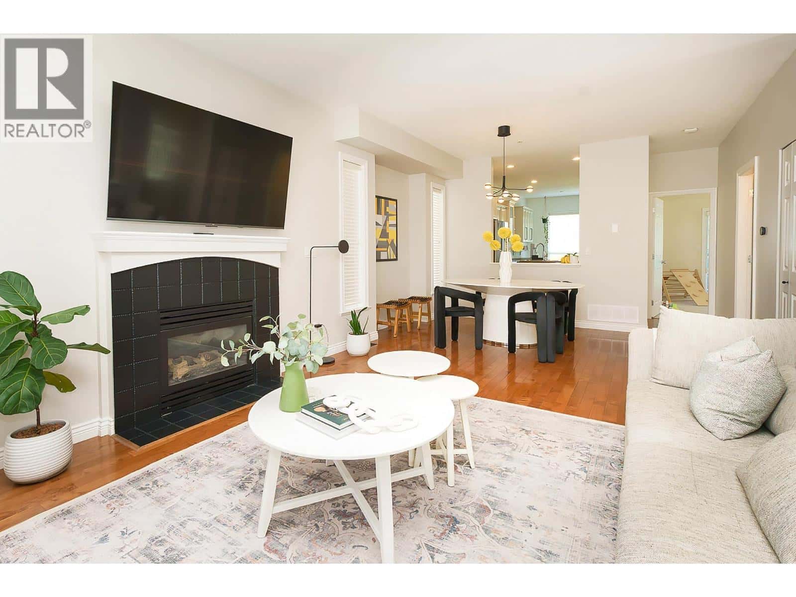 11804 191A STREET — Pitt Meadows, British Columbia - Photo 4 of 13