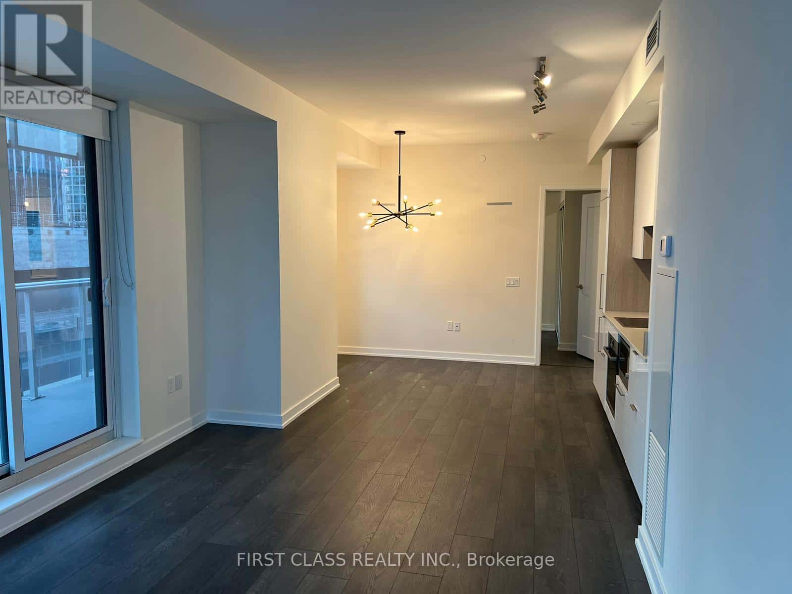 Toronto (Waterfront Communities) — Toronto (Waterfront Communities) - Photo 3 of 15