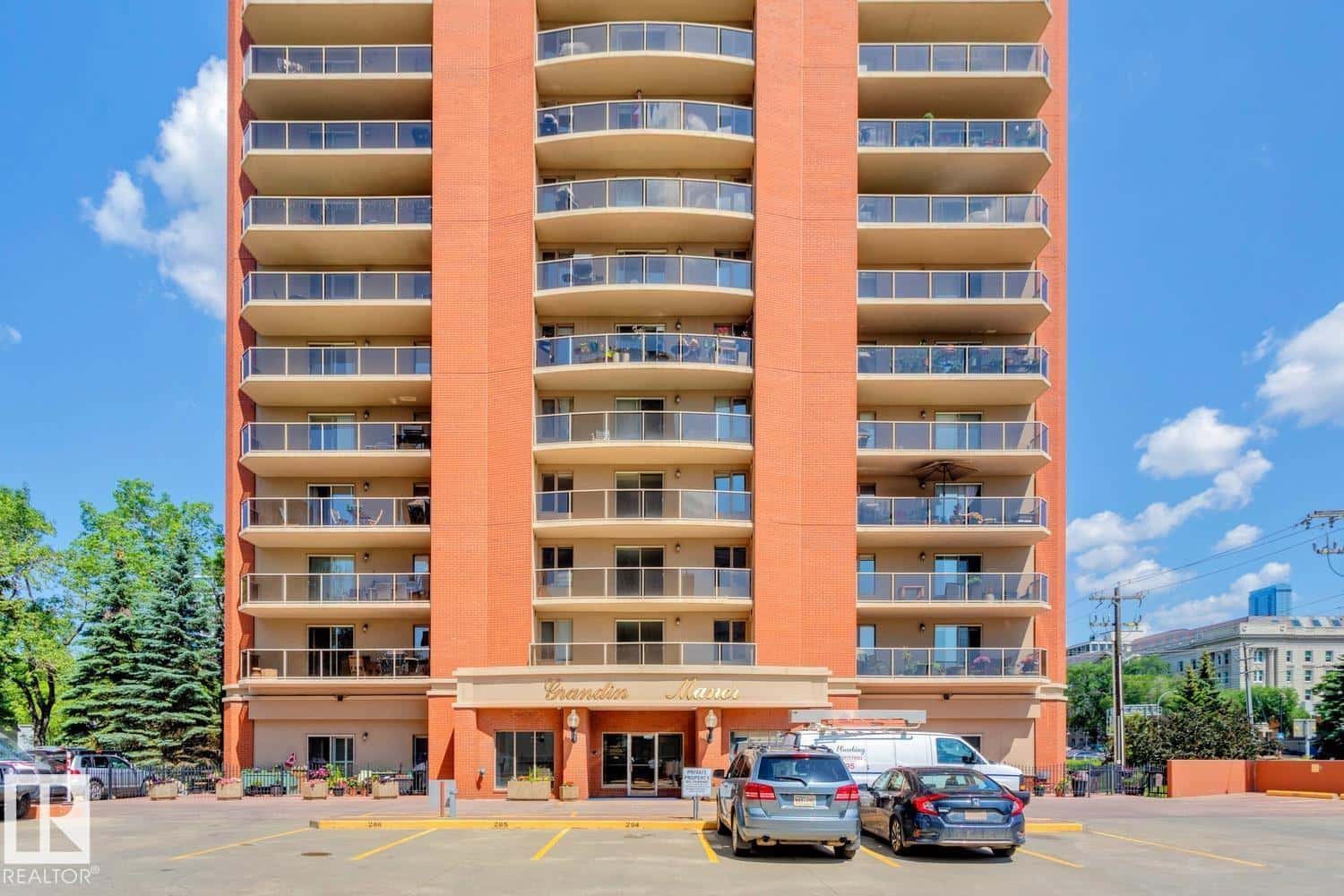 Edmonton — Edmonton - Photo 4 of 31