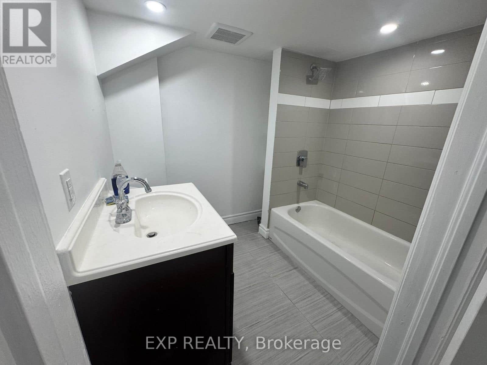 LOWER - 97 CENTRAL PARK BOULEVARD N - Photo 5 of 9, Oshawa (O'Neill), Ontario