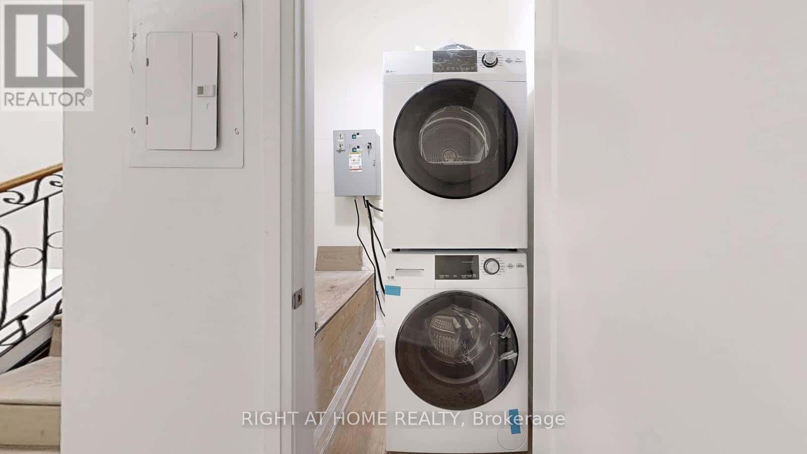 UNIT 3 - 61 GLADYS ROAD — Toronto (Highland Creek) - Photo 4 of 10