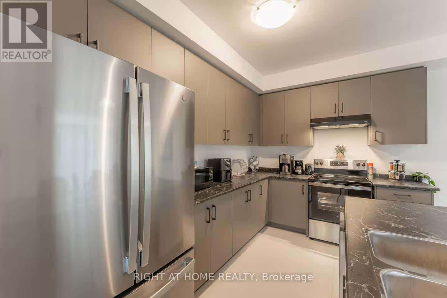 Thorold (Rolling Meadows) — Thorold (Rolling Meadows) - Photo 3 of 39