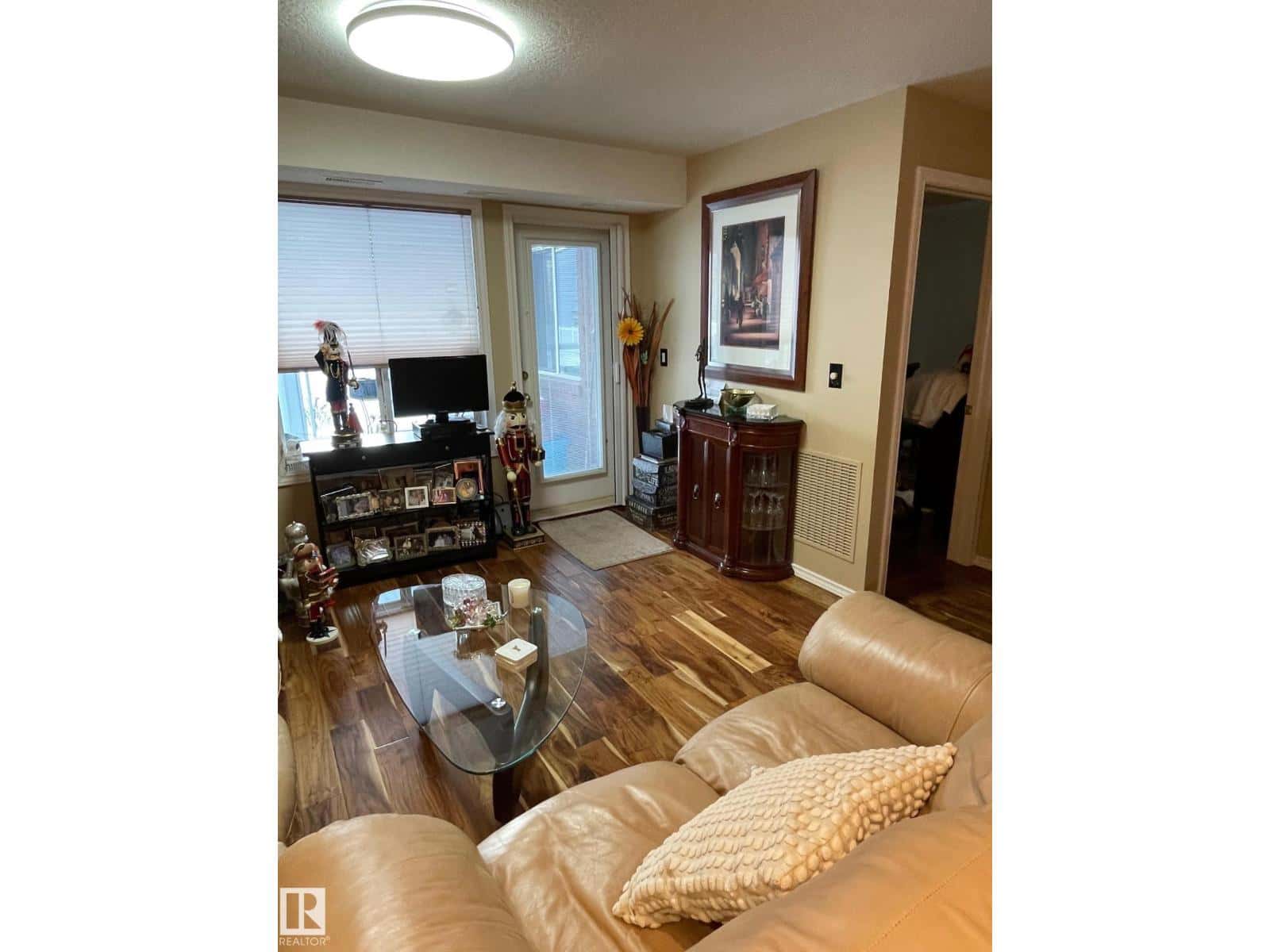 Edmonton — Edmonton - Photo 3 of 19